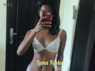 Luna_Foster