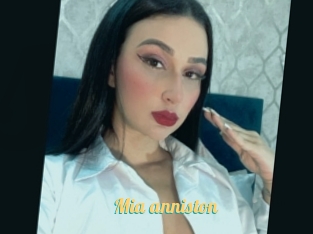 Mia_anniston