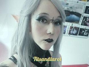 Titsandtarot